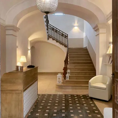 Pl Palace Bed & Breakfast